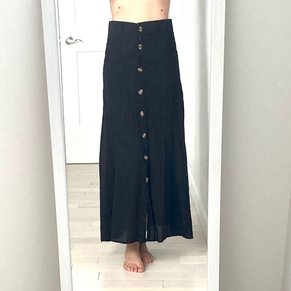 Long Crinkle Skirt with Buttons - Black - M - Picture 8 of 8